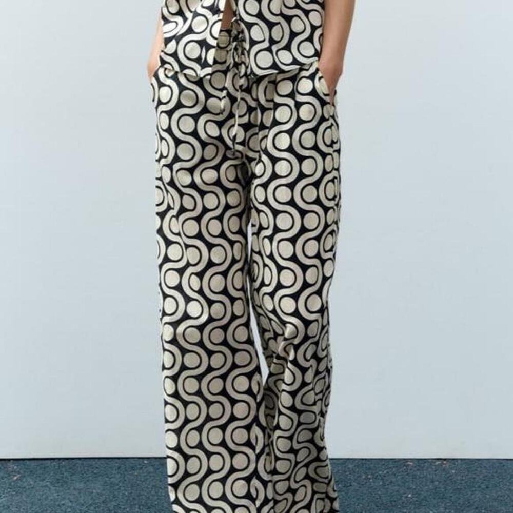 Zara white and black circular